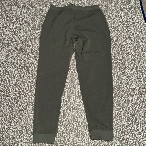 NWOT lululemon joggers - Picture 4 of 4